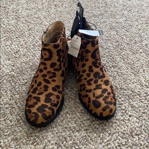 NWT Cheetah Booties